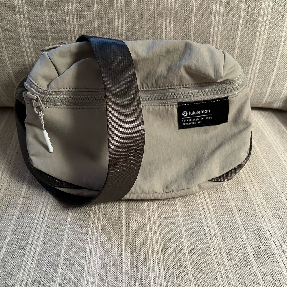 Lululemon Clean Lines Belt Bag 2L SOLD